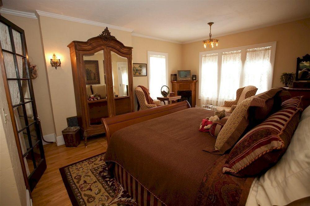 Westphal Mansion Inn Bed & Breakfast Hartford Exterior photo
