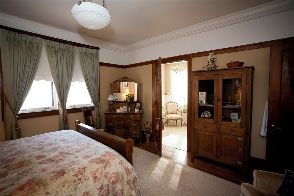 Westphal Mansion Inn Bed & Breakfast Hartford Exterior photo