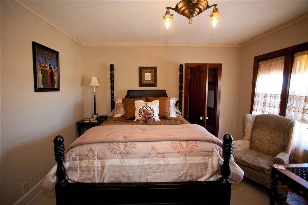 Westphal Mansion Inn Bed & Breakfast Hartford Exterior photo