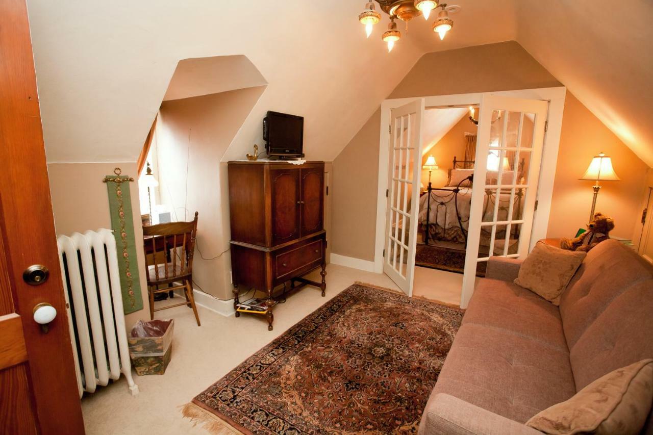 Westphal Mansion Inn Bed & Breakfast Hartford Exterior photo